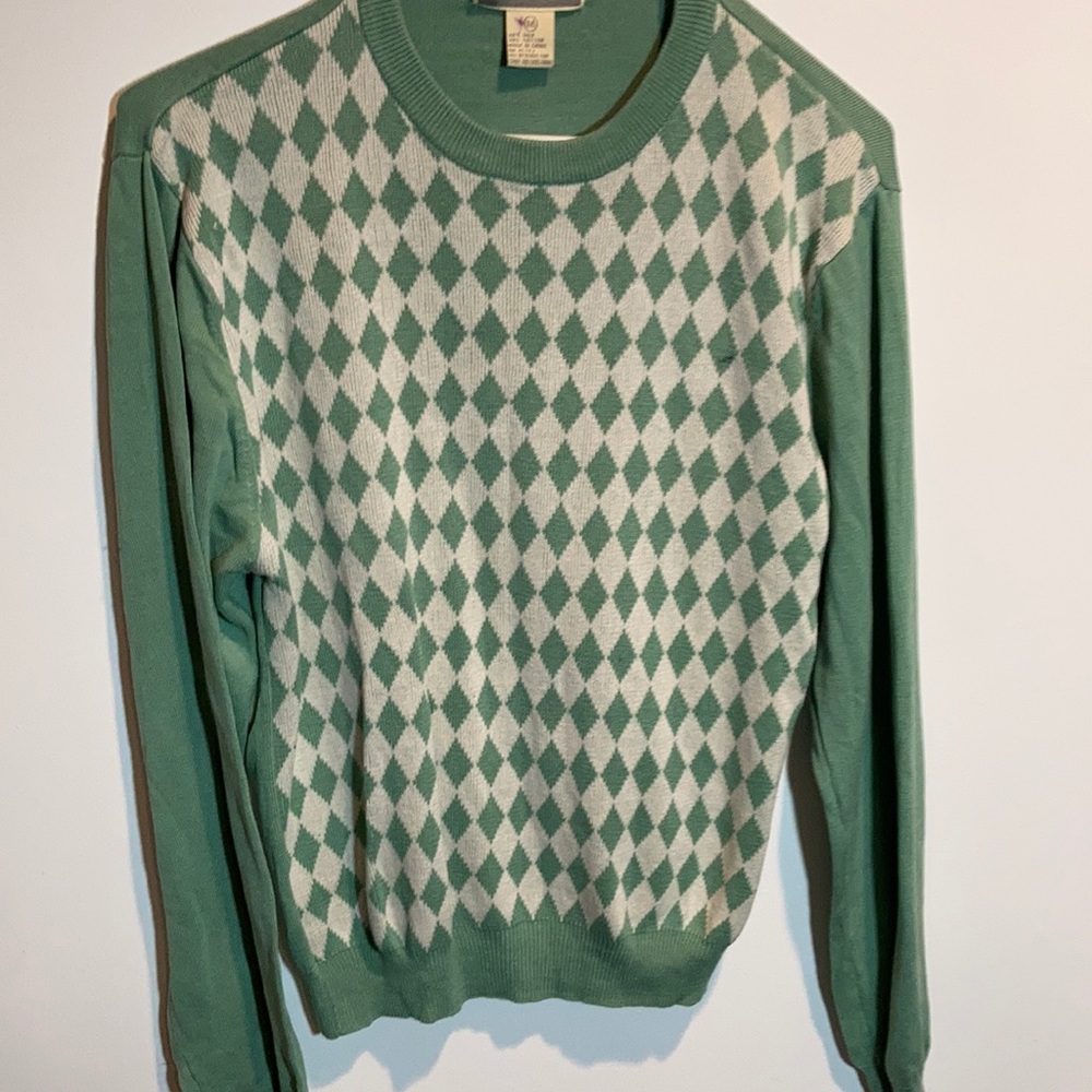 Bobby Chan worn ls men’s or women’s wear for golf or chillier days